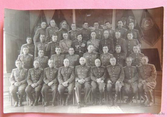 Фото "Офицеры. В центре герой Советского союза", Германия, 1945 г.