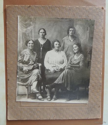 Фото "Женщины", большое, без паспарту 17*15 см, Зап. Бел., 1933 г.