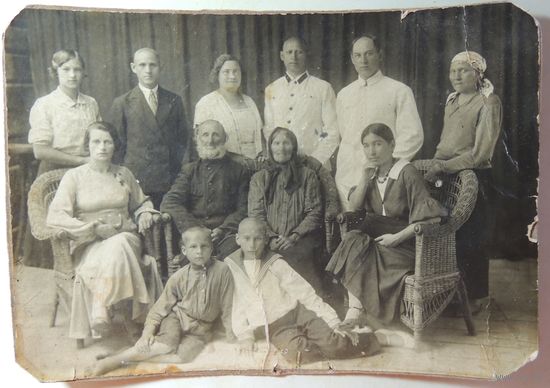 Фото "В кругу семьи", 1921 г.(большое 24/17см.)