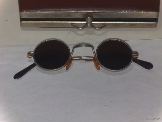 Старинные  тонированные очки.