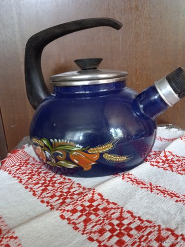 Чайник эмаль,ручная роспись времён СССР
