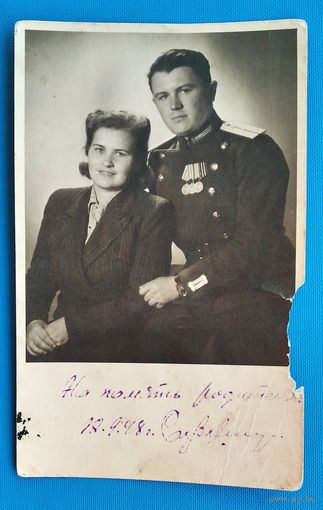 Фото старшего лейтенанта с женщиной. 1948 г.  8.5х13.5 см.