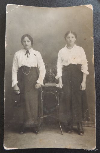 Фото "Две сестры", Зап. Беларусь,20-30 годы