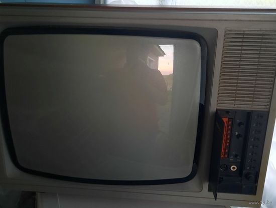 Телевизор "Рекорд 50ТВ-307" чёрно-белого изображения.
