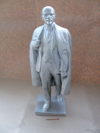 Статуэтка. Ленин в плаще. В.И. Сычев, силумин. 335х130 мм