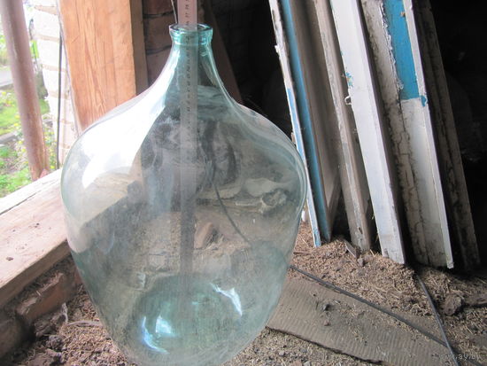 Бутыль старинная (в стекле пузырки воздуха)