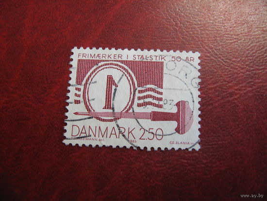 Марка 50-летию первого датский штампа, гравировка 1983 год Дания
