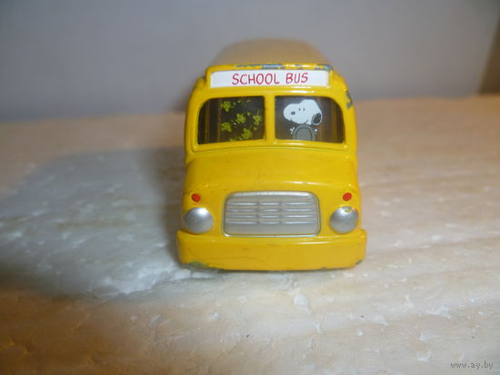 Машинка SNOOPY SCHOOL BUS. 1:59-60.Металл