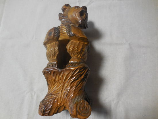 Медведь деревянный