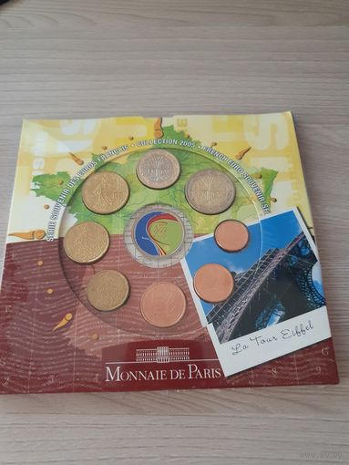 Официальный набор монет евро Франция регулярного чекана (8 монет c жетоном) 2005 года в буклете.