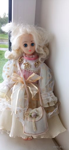 Кукла с сумочкой