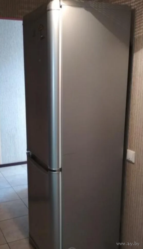 Холодильник Indesit на 2 компрессора с 3мя морозилками снизу