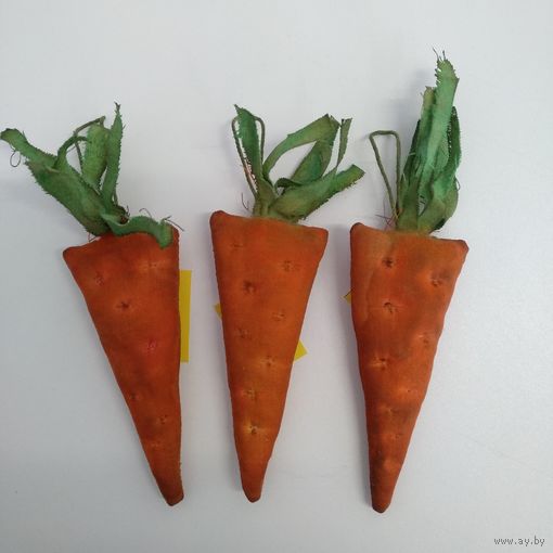 Морковочки примитивные игрушки ручной работы высота 13 см можно повесить на ёлочку либо использовать в интерьере дома цена указана за 1 морковочку