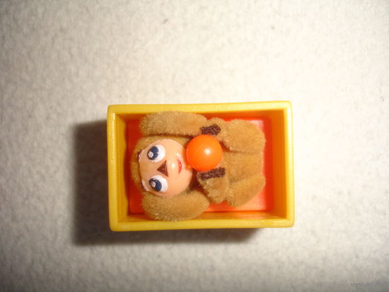 Чебурашка в ящике с апельсином Киндер ландрин из серии Крокодил Гена и Чебурашка