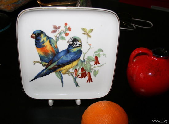 Тарелка  до1970 года Германия "Попугаи" ручная роспись фарфор
