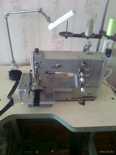 Промышленная шлевочная швейная машина 3076-1кл и распошивалка промышленная 876 кл