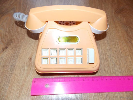 Телефон СССР, детская игрушка- телефон из пластмассы... требует ремонта