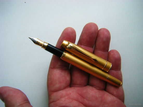 Солидная, тяжёлая, чернильная ручка с позолоченным пером. Германия.