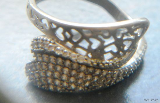 Кольцо серебро 19 размер с камнем