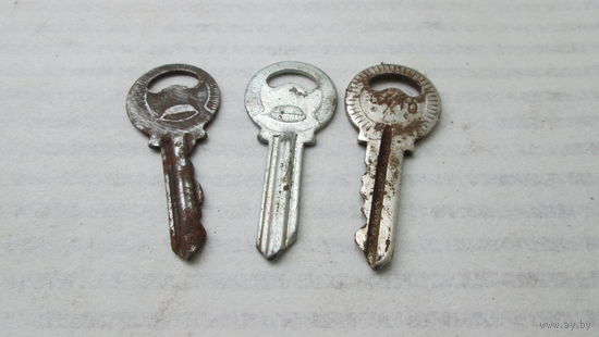 Ключи старинные цена за все .