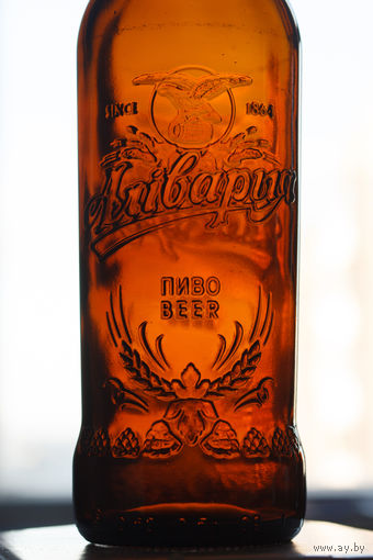 Премиальная стеклянная пивная бутылка Аливария с рельефным логотипом, выпускалась с 2008 по 2014 годы, цена за 1 шт