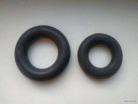 Два эспандера кистевых резиновых, "кольцо", одним лотом, СССР.