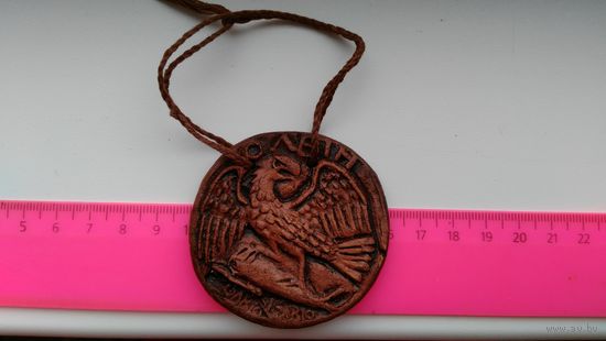 Сувенир - медальон орел с добычей