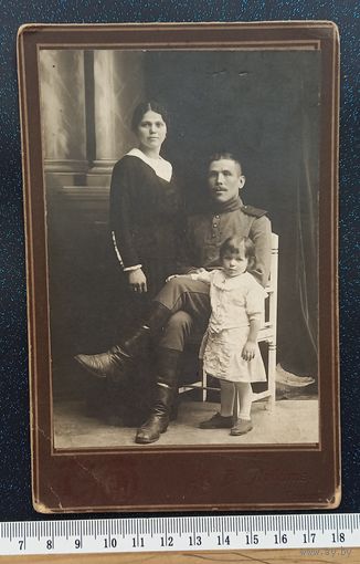 Кобинет портрет  н,б,левитэ гомель артелерист с семьей