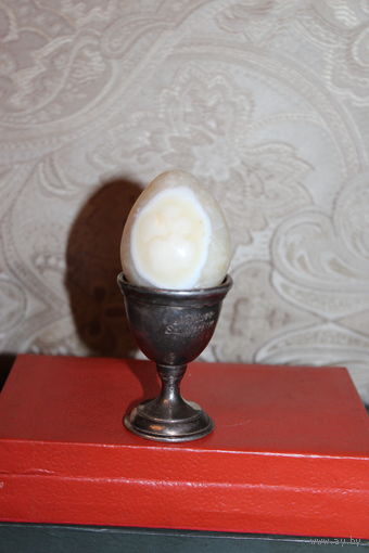 Декоративное яйцо выполненное из натурального природного камня, размер 6*5 см.
