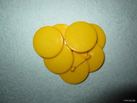 Большие желтые пуговицы (пластиковые на ножке), 28 мм