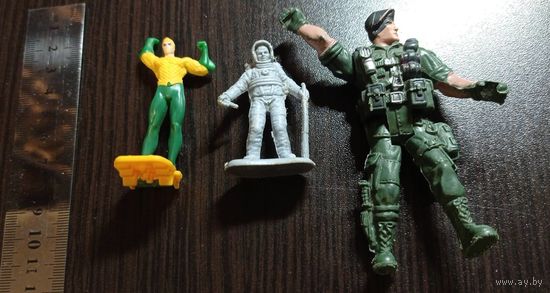 Фигурки: супермен, космонавт, спецназовец (двигается). Цена за лот.