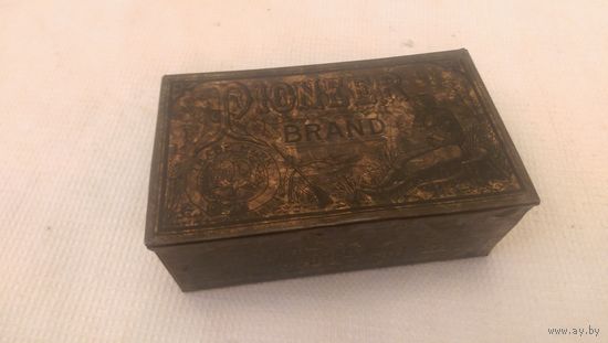 Коробка жестяная с под табака Pioneer Brand.