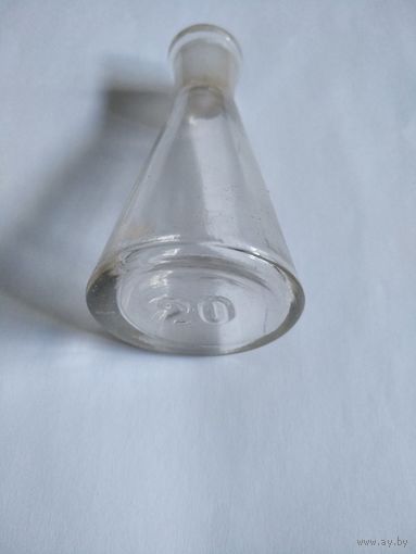 Старинная стеклянная конусная аптечная бутылочка.Начало XX-го века.