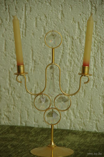 Подсвечник латунный со свечами  ( высота  23 см , ширина 14 см )