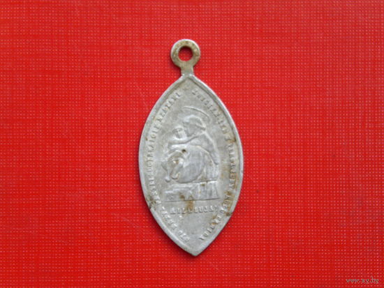Старинный католический медальон.