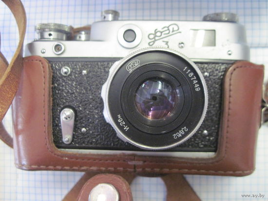 Фотоаппарат ФЭД-3 с чехлом и коробкой.