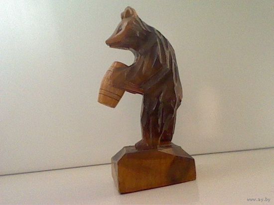 Статуэтка медведь с бочонком