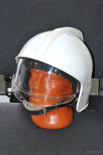 Оригинальный  пожарный  шлем  2006г.выпуска, р 58. как огурчик.