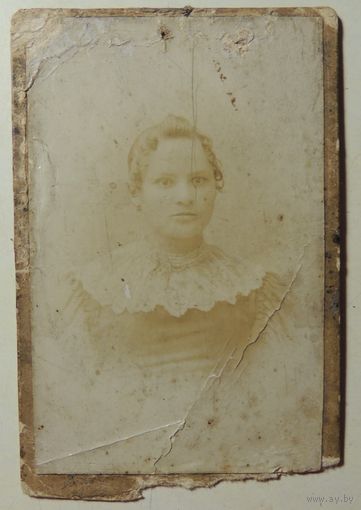 Фото молодой женщины, до 1917 г.