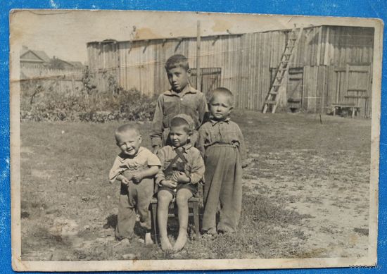 Фото детей. 1930-е? 8х11.5 см.