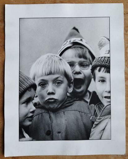 Тимур Гриб. Мальчишки. Конец 1980-х. Авторское художественное фото. 24х30 см.